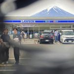 富士山下成「打卡」熱點  地方政府出盡辦法減少旅客
