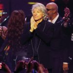 搖滾巨星行善不遺餘力   Jon Bon Jovi 勸回意圖跳橋輕生女子