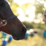 美國女長跑手證明人類可以跑贏馬匹